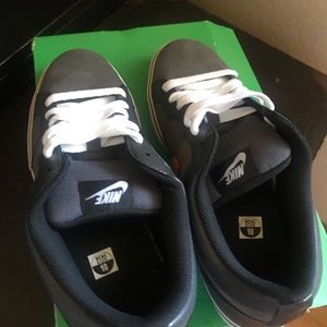 Man’ Nike shoes brand new with box size 10
